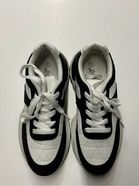 La Sheelah Black & White Women’s Sneakers Size 6